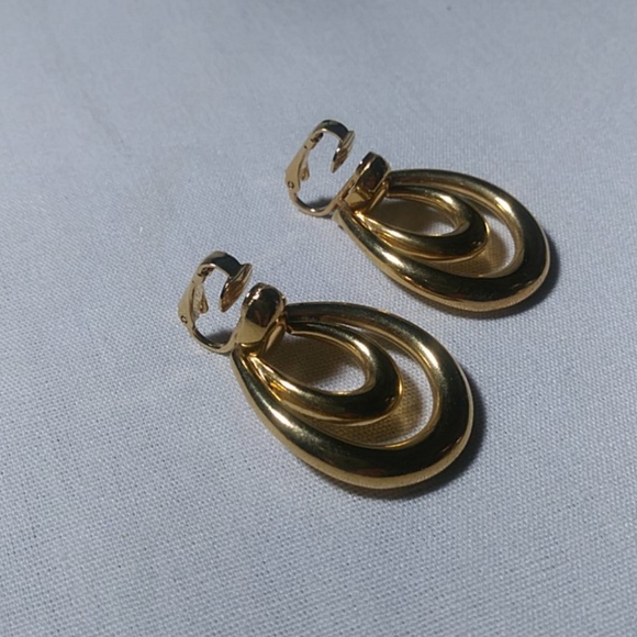 Avon Bold Oval Hoop CLIP Earrings - Picture 4 of 4